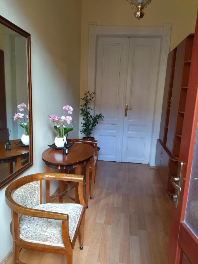 Ara Modern Apartament Apartment ออราแด ภายนอก รูปภาพ